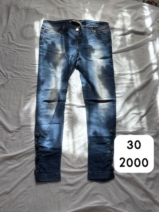 продажа джинс по 2000