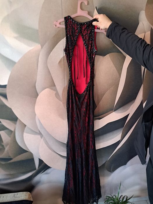 Официална рокля чарвена с камънии.