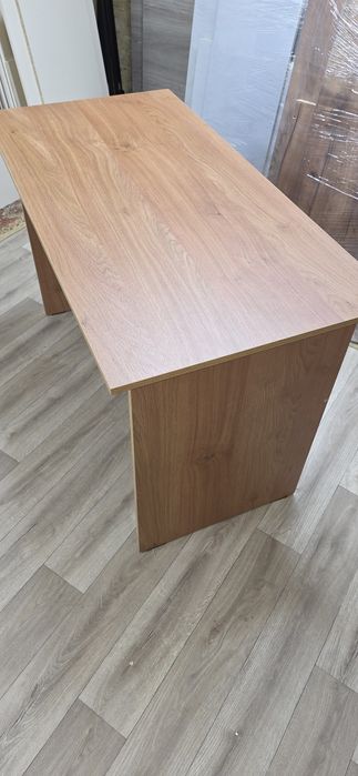 Продам столы новые цвета разные