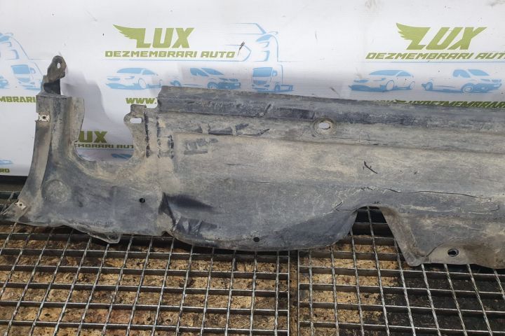 Scut lateral stanga Volkswagen VW Touareg generatia 2 7P  [din 2010 pana  2014] seria
