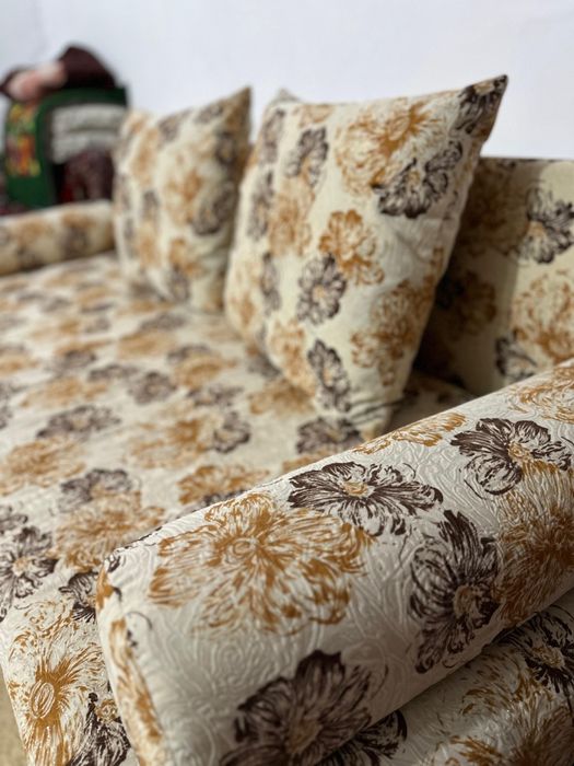 Диван в отличном состояний