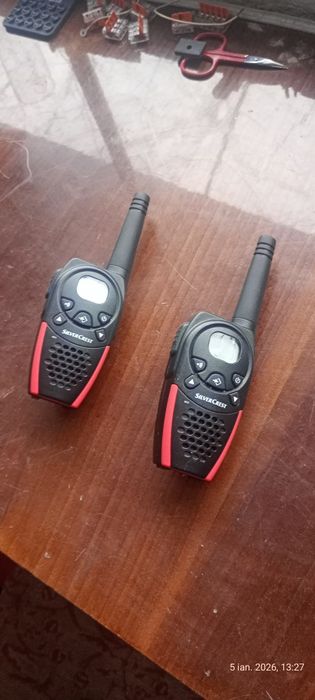 Vând stați Walkie Talkie foarte bună