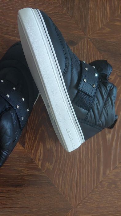 Продам дутыши весна