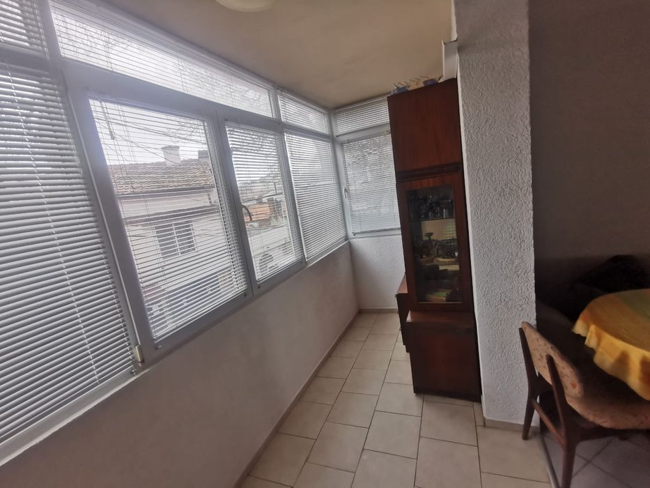 Дава се под наем Двустаен апартамент в Варна, Погреби - 50 кв.м за 306 € - Снимка #2