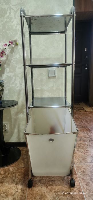 Продам этажерку на колесиках