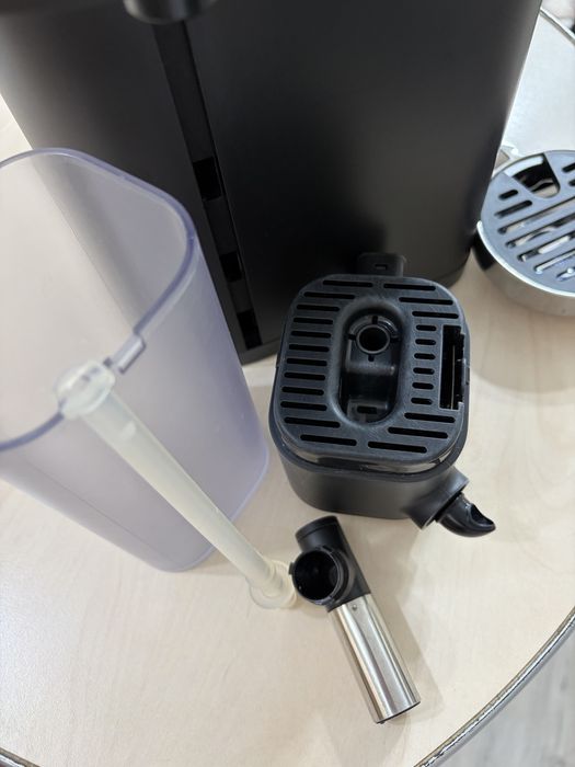 Espressor Vertuo Lattissima Negru