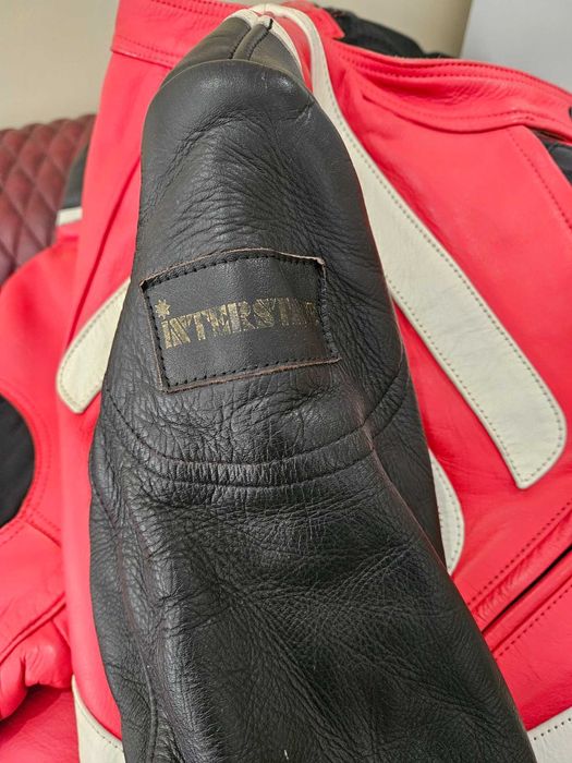 Мото кожени екипи от две части.