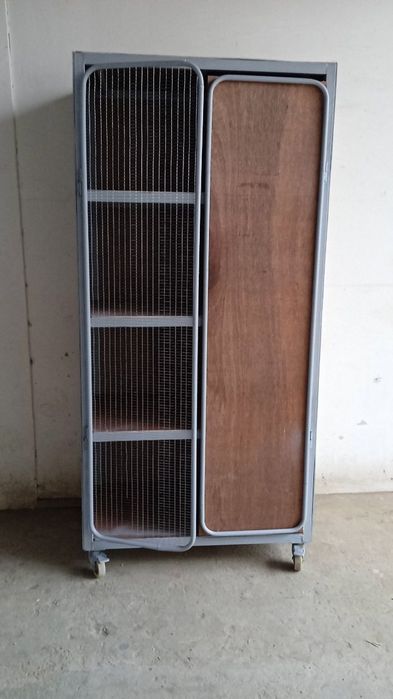 Quyon qafasi sotiladi