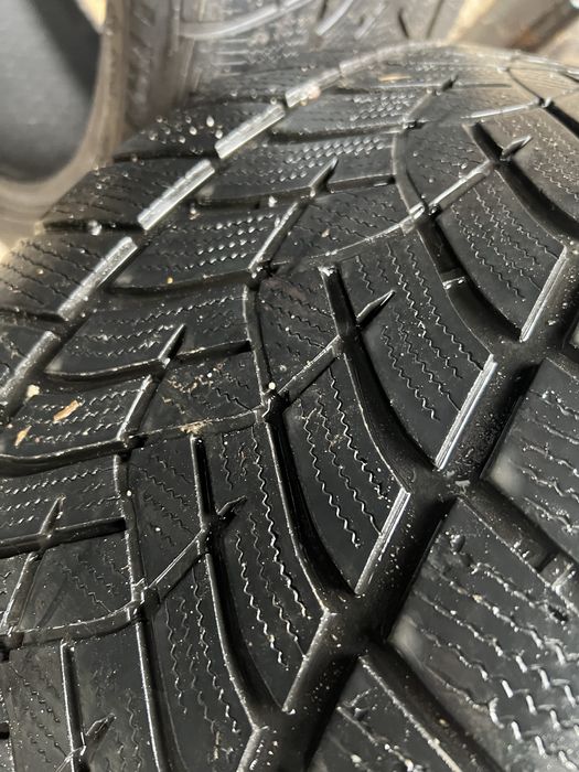 Зимни гуми Goodyear 275/40/20 -120 лв