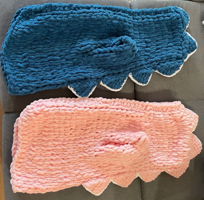 Ръчно плетена бебешка жилетка “Дино”