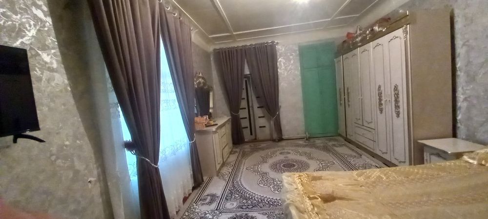 Qibray tumani, savxoz 5 da 7'4 sotix uy sotiladi 9 xonali .