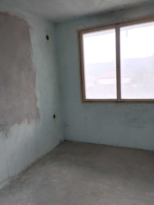 Продава се етаж от къща в село Първомайци.