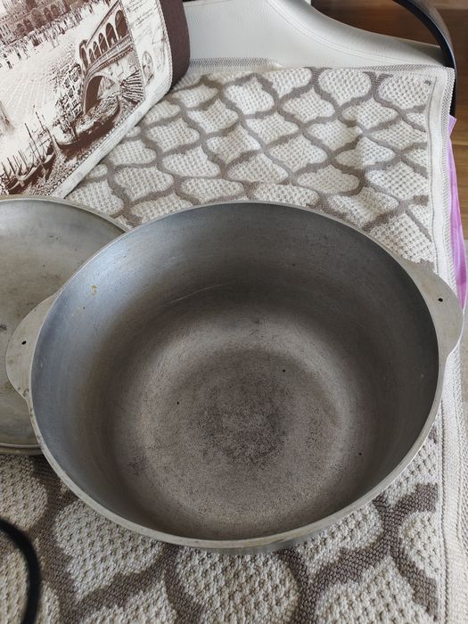 Продам казан чугунный