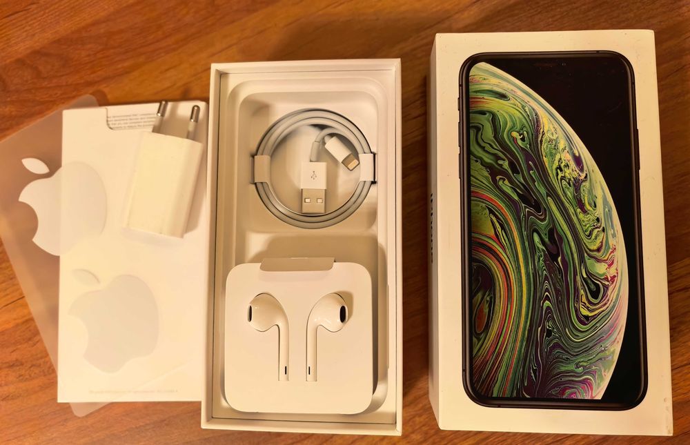 Продам IPhone XS 64 гб