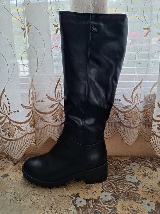 Продавам ботуши отлично състояние.