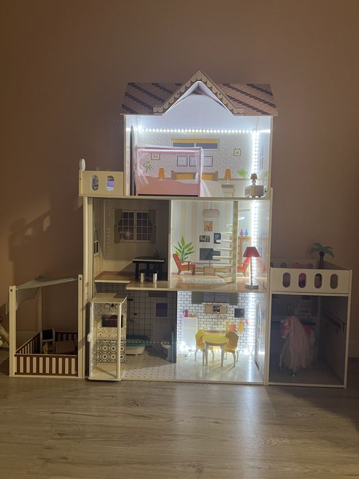 Vând căsuță din lemn pentru păpuși