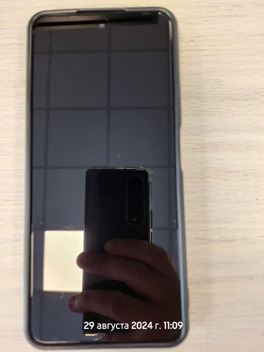 Продаётся смартфон.