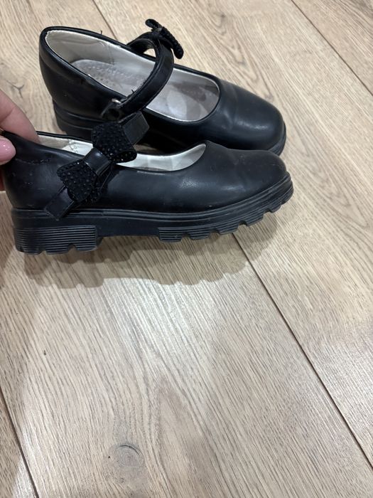 Отдам туфли. Размер 27