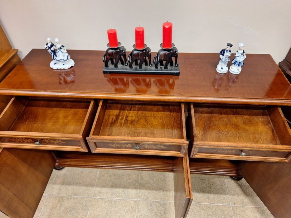 Луксозен комод, скрин, шкаф с богата Интарзия