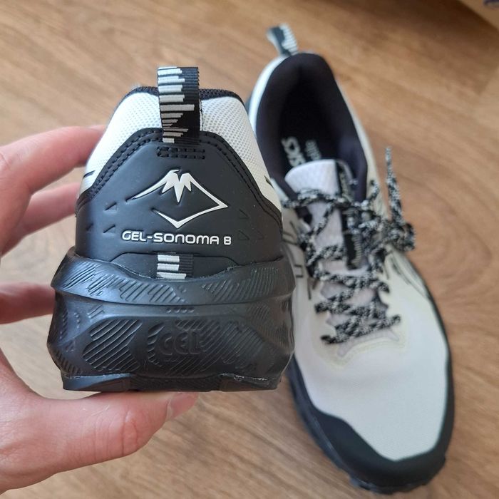 маратонки  asics