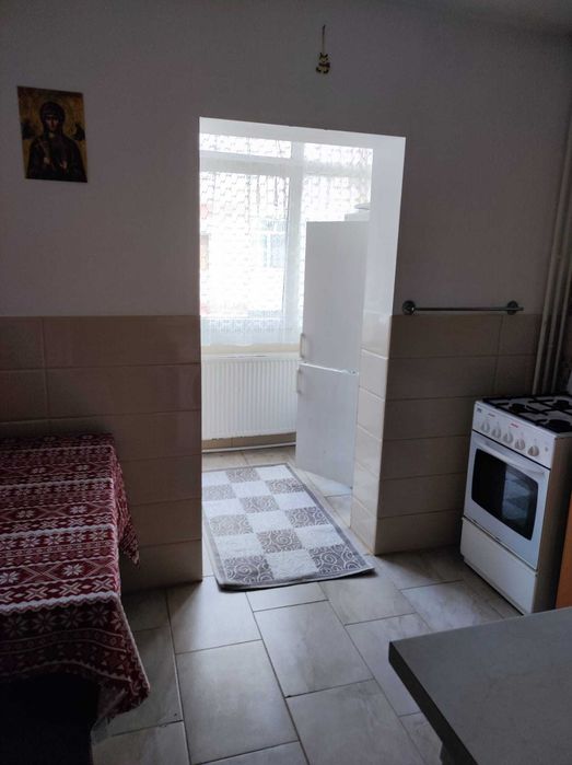 Inchiriez apartament cu 2 camere