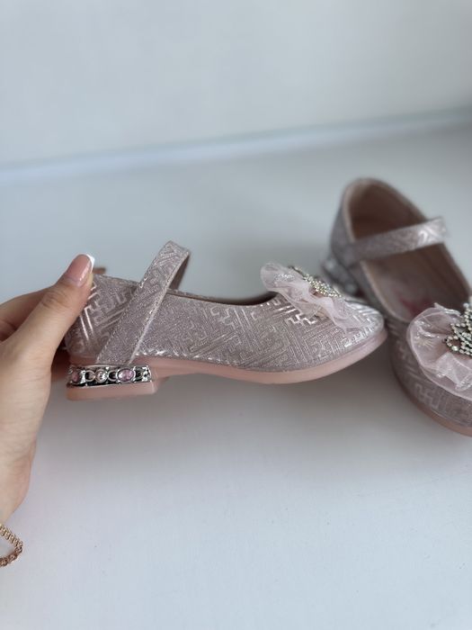 Продам детские туфельки