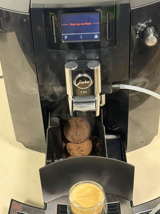 Кафемашина кафе автомат JURA E60 с гаранция