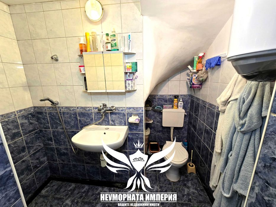 Продавам тристаен и двустаен 176РЗП с гараж в гр.Асеновград, кв.Изток