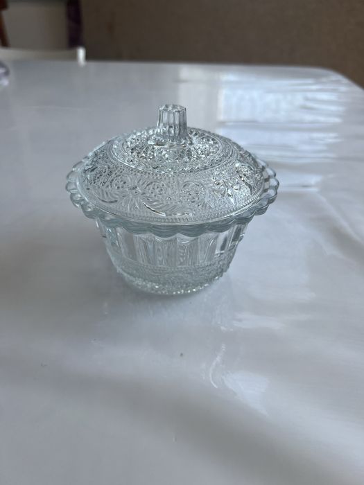 Конфетница стеклянная