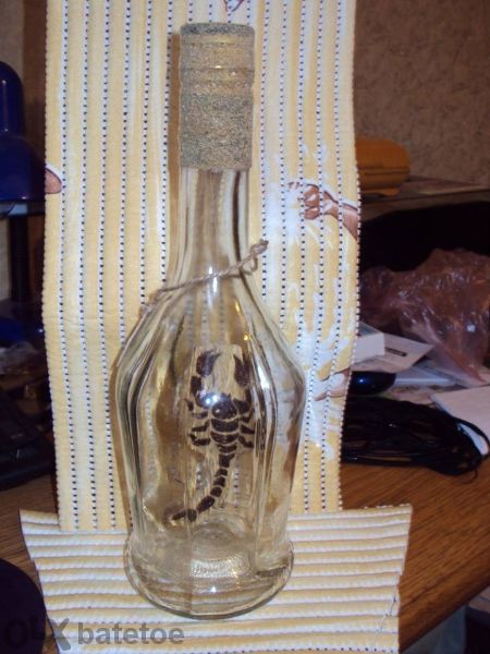 Бутилки с дървени фигури