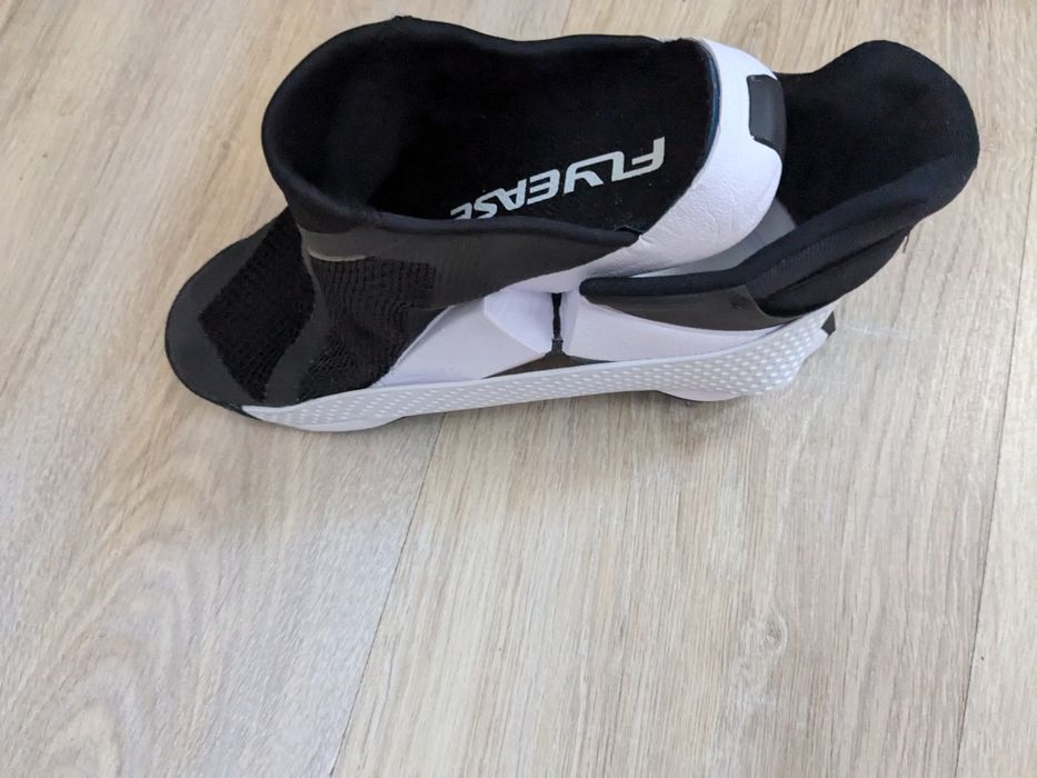 Маратонки  Nike    номер 36,5