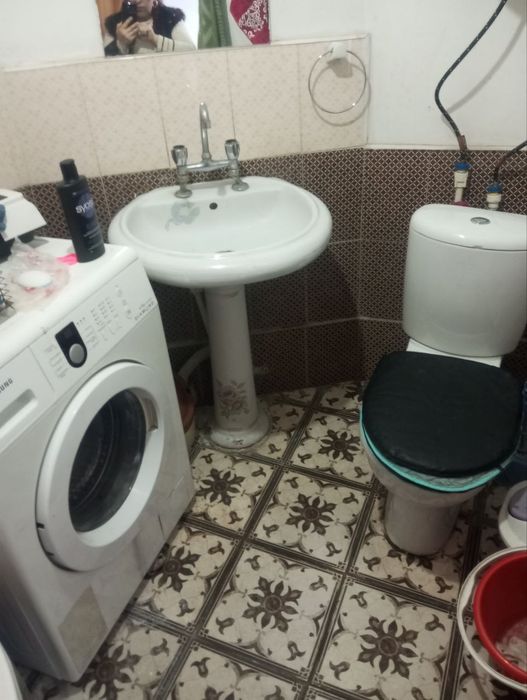 Uchastka sotiladi. Manzil Risoviy bozor. Juda qulay joyda joylashgan.