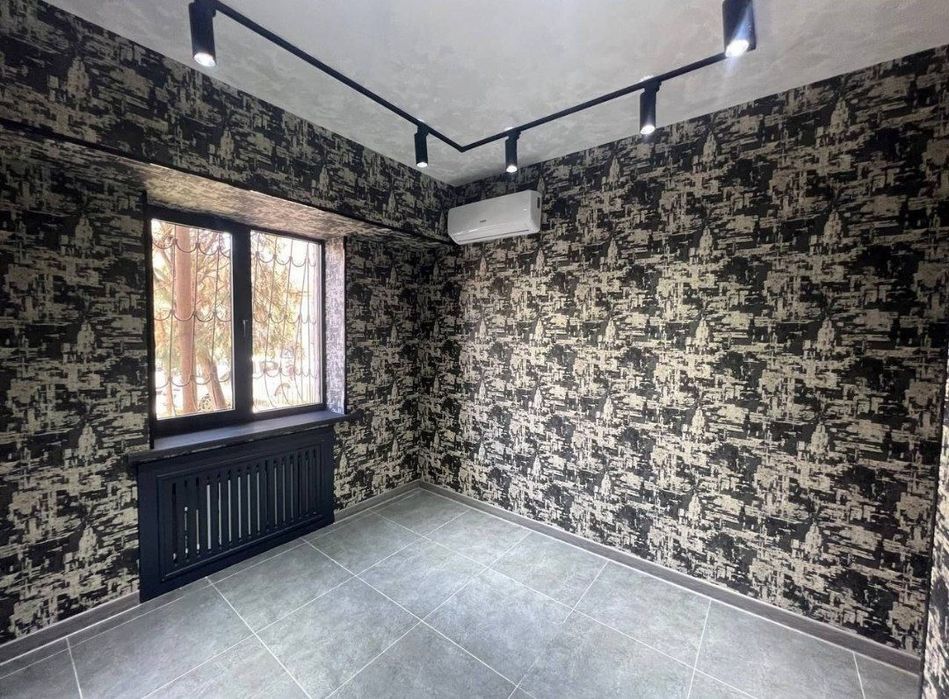 Аренда офис, Лабзак, центр Камолон низкая цена! Срочно!