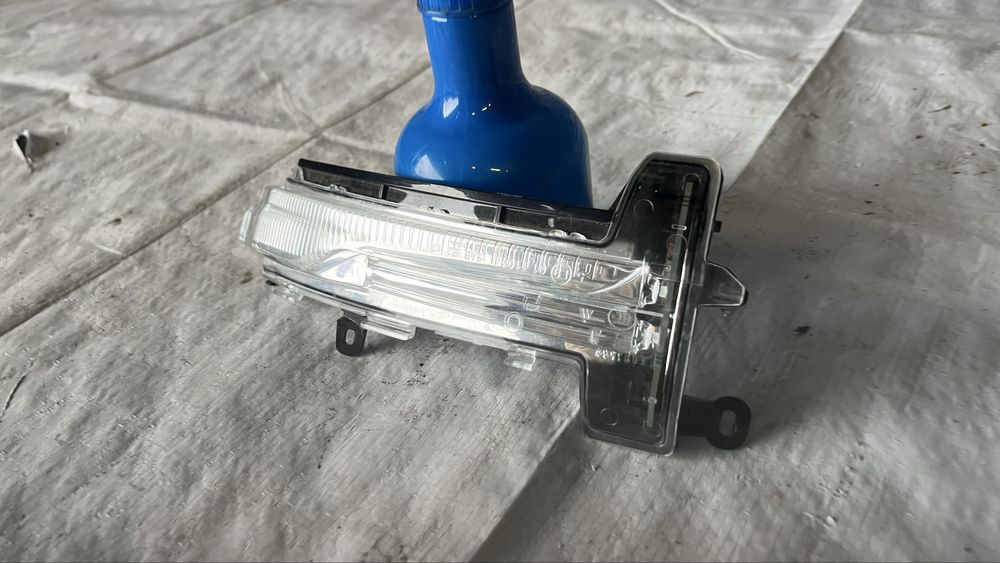 Светлина на ляво огледало Volvo XC60