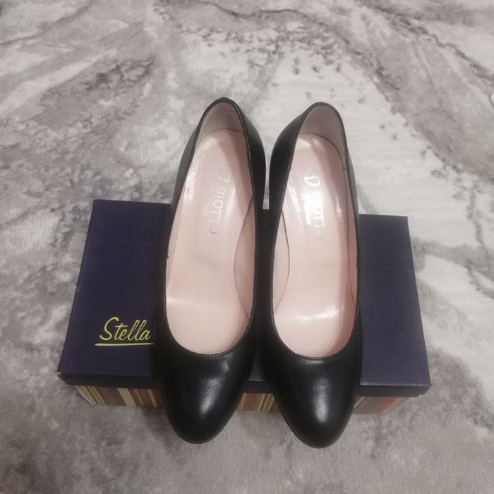 Продам женские  туфли