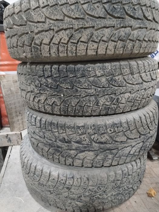 Продам покрышки зимние