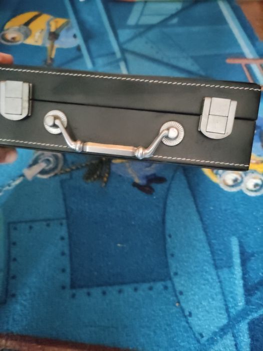 Куфарче с покер жетони