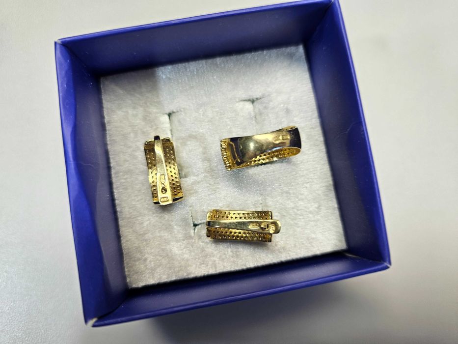 ПРОДАМ Комплект: Cерёжки и кольцо / Золото 585 Пробы 10.98 Грамма.