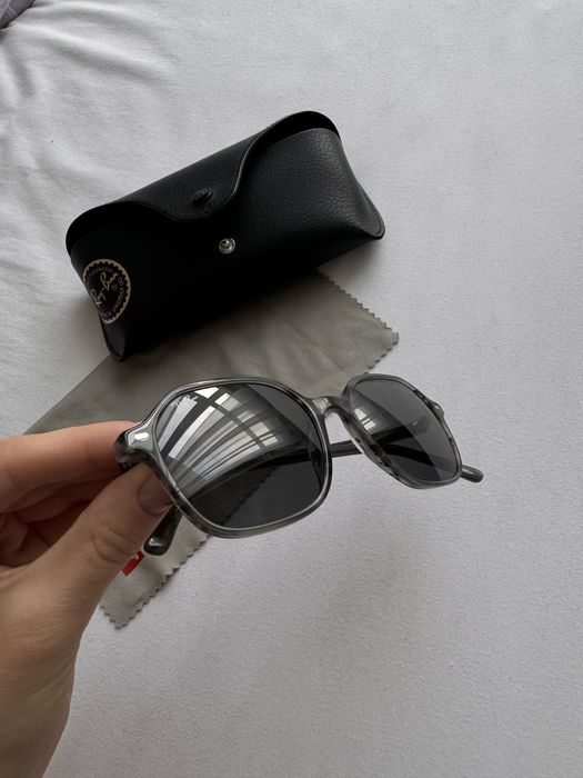 Солнцезащитные очки Ray Ban