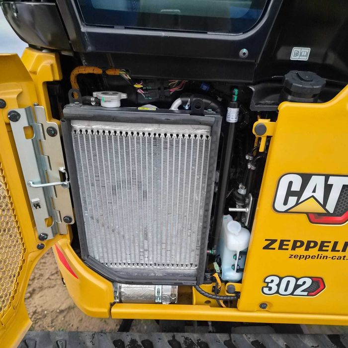 Продавам CAT 302 CR, про. 2022 г., на 29 м/ч