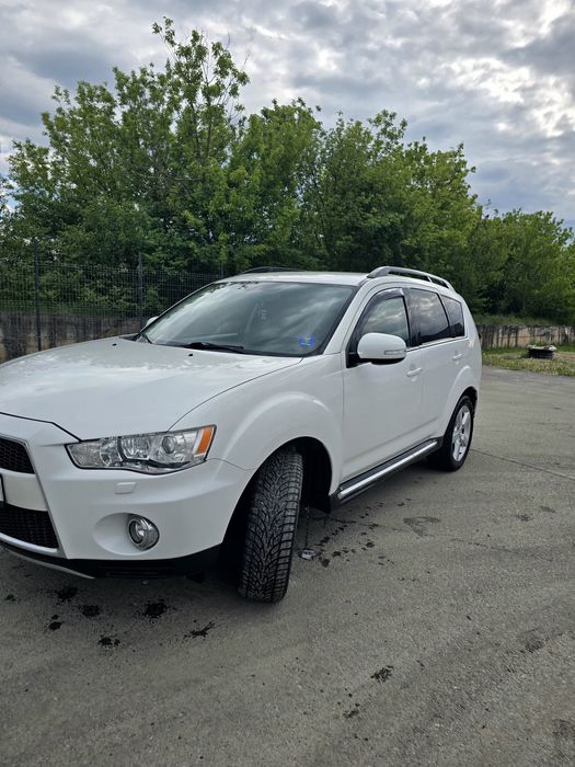 Vând Mitsubishi Outlander 2012 4x4