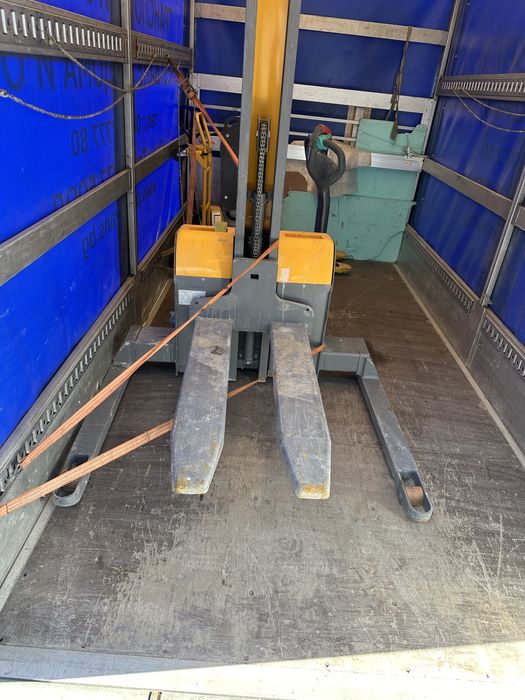 Бус с шофьор до 2 т . Товарен транспорт София