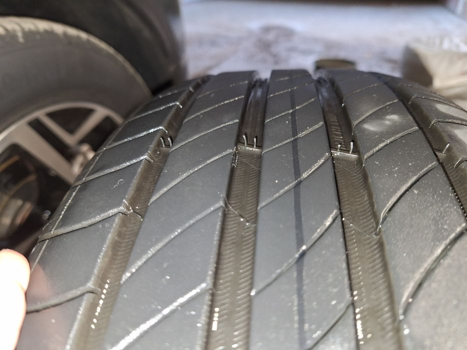 Гуми 215/65 R17; Michelin 19000 km.