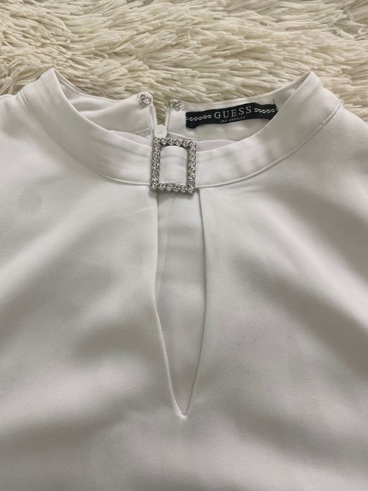 Бяла рокля Guess