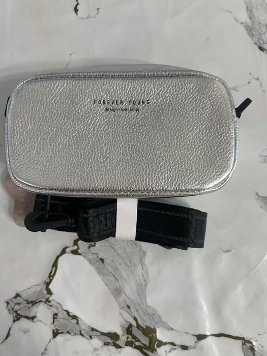 Продам новую кожаную сумочку