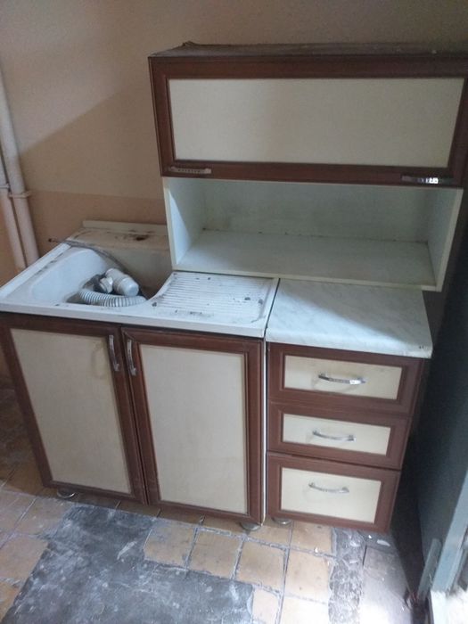 Kuxiniy mebel sotiladi