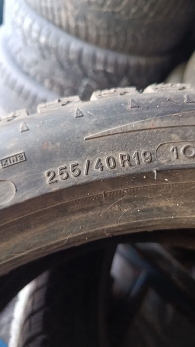 Шины 255/40/19 зимние 4 шт