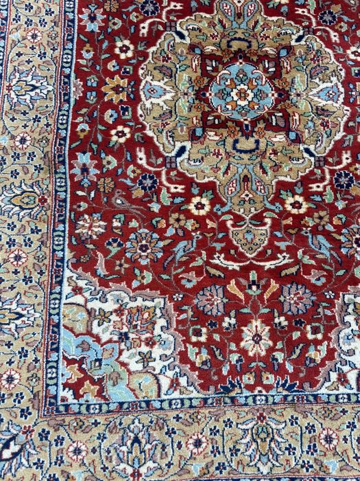 ръчно тъкан ориенталски килим