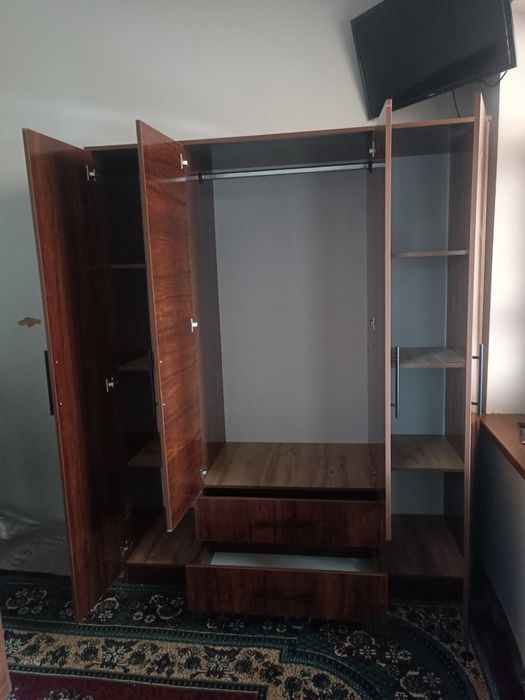 Shkaf sotiladi dastafka ustanovka bepul