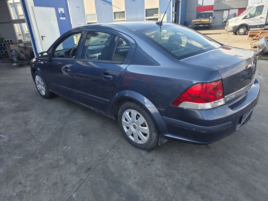 Dezmembrez opel astra h sedan 1.6 xer easytronic